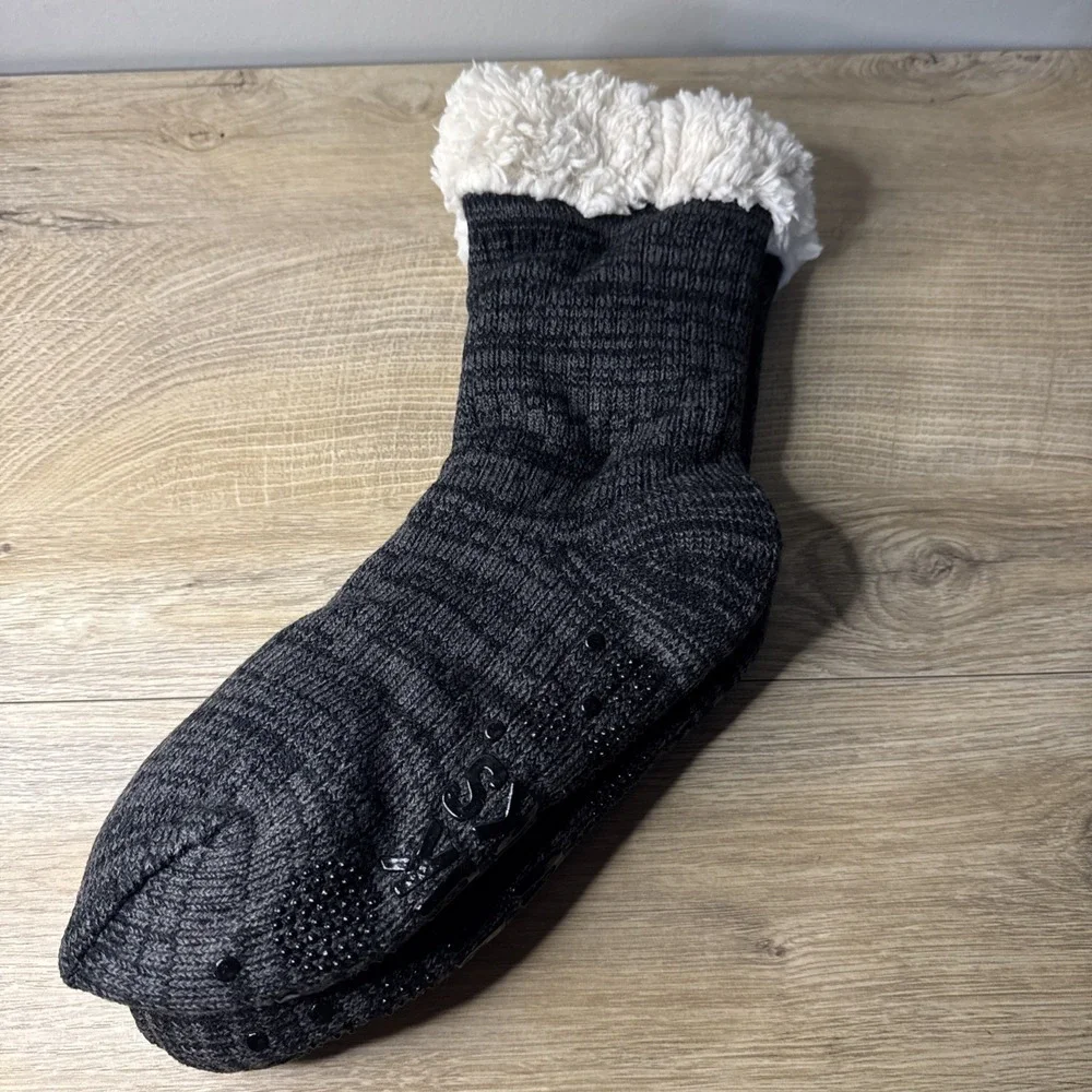 MUK LUKS Cabin Socks Red Grippy Sherpa Cozy Tall Slipper Gift Giving Small‎ 6-8